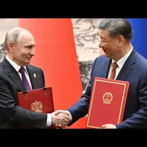 الرئيس الصيني شي يستقبل نظيره الروسي بوتين في بكين