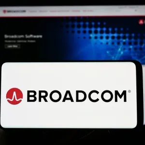 بنك أوف أميركا يتوقع ارتفاع القيمة السوقية لشركة أشباه الموصلات Broadcom إلى تريليون دولار
