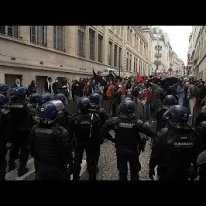 توتر في معهد العلوم السياسية بباريس: الشرطة تخلي المبنى من المحتجين