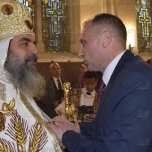 سفير مصر بفرنسا يهنئ أسقف باريس بمناسبة عيد القيامة المجيد