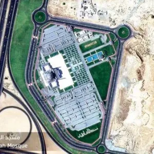استكشاف جمال مسجد الشارقة الكبير من الفضاء مع 'خليفة سات'
