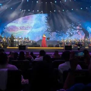 آمال ماهر تغني بحضور 5000 مشاهد بأول حفلاتها بالسعودية
