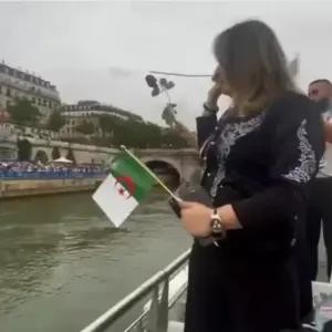 أولمبياد: التفاتة الوفد الجزائري على نهر "السين"