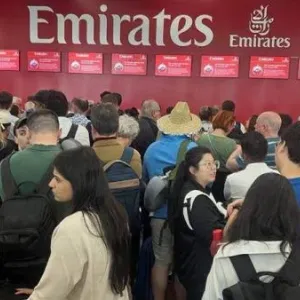 طيران الإمارات تعلق إجراءات السفر على متن رحلات الربط عبر دبي
