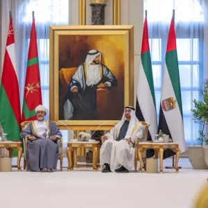 استقبال رسمي وشعبي مهيب لجلالة السلطان في أبوظبي