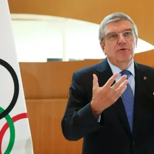 رئيس الأولمبية الدولية متّهم بتشويه سمعة الرياضة!