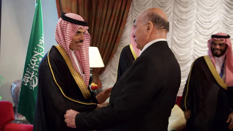 وزير الخارجية السعودي يناقش في المنامة المستجدات الإقليمية والدولية