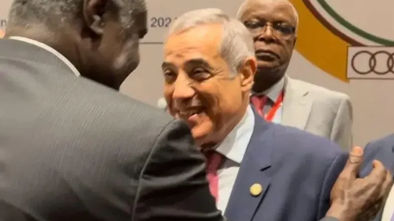 العرباوي يلتقي رئيس مفوضية الاتحاد الأفريقي على هامش قمة منظمة التعاون الإسلامي