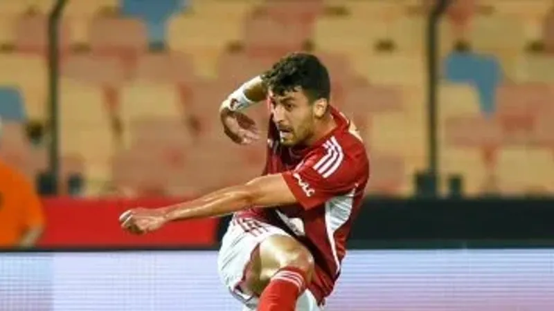 طاهر محمد طاهر على رأس 11 لاعباً يسجلون غياباً عن الأهلى أمام مازيمبى