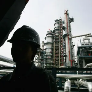 أعمال تكرير النفط تتباطأ في الصين بعد عقود من النمو
