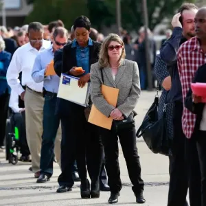انخفاض طلبات إعانة البطالة الأسبوعية في أميركا بأكثر من المتوقع