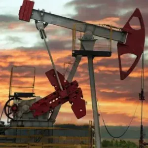 تراجع أسعار النفط لليوم الثالث مع ارتفاع مخزونات الخام وإنتاجه بالولايات المتحدة