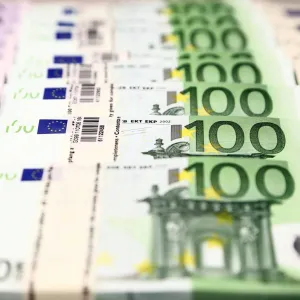 اليورو تحت الاختبار: ماذا تعني نتائج الانتخابات الفرنسية للعملة الأوروبية؟