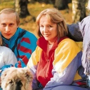 للمرة الأولى.. ظهور نادر لابنتي بوتين