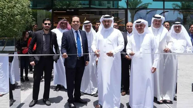 وزير الصناعة والتجارة يفتتح فرع أسواق ميغامارت في البحرين هاربر