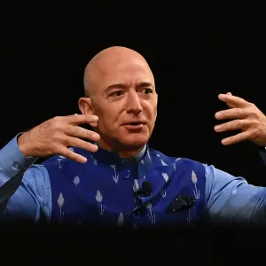 جيف بيزوس يبيع أسهماً في Amazon بملياري دولار