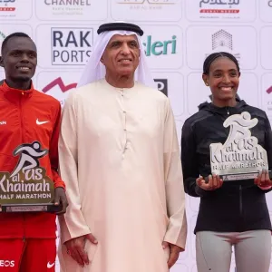 سعود بن صقر يُتوج أبطال سباق «نصف ماراثون رأس الخيمة»