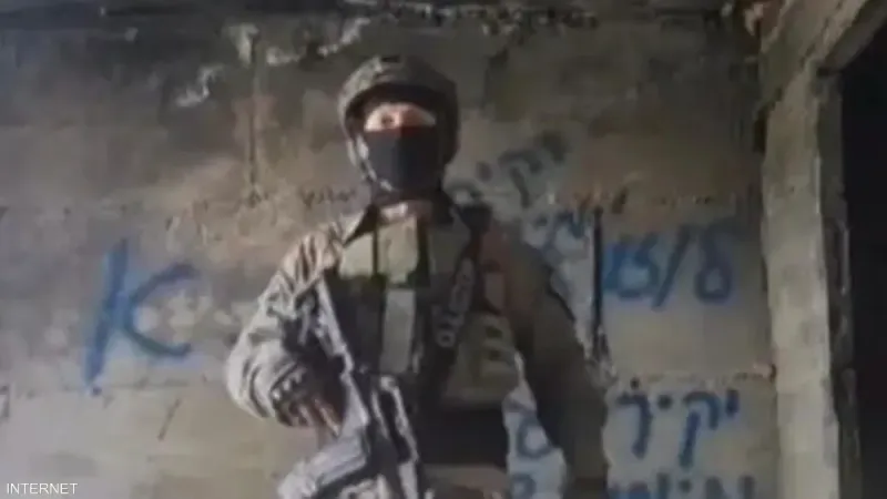 صحيفة:القبض على الجندي الملثم صاحب "فيديو التمرد" وكشف ماضيه