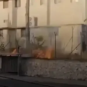 مستوطنون يضرمون النار بمقر "الأونروا" في القدس