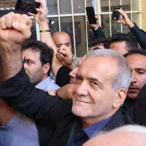 الرئيس الإيراني يؤدي اليمين أمام مجلس الشورى مطلع الشهر القادم