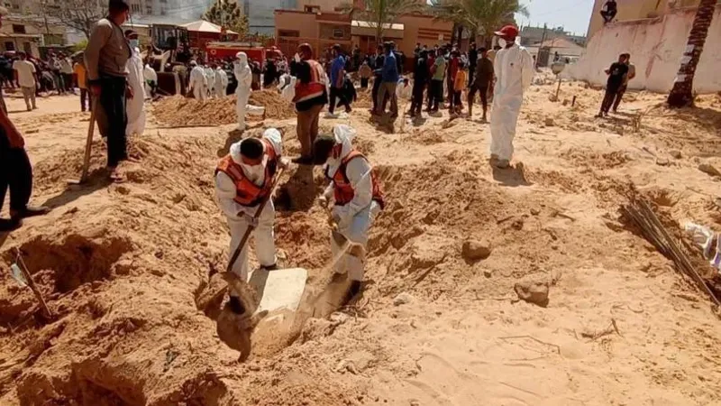 مائتا يوم على حرب غزة، ومئات الجثث في اكتشاف مقابر جماعية