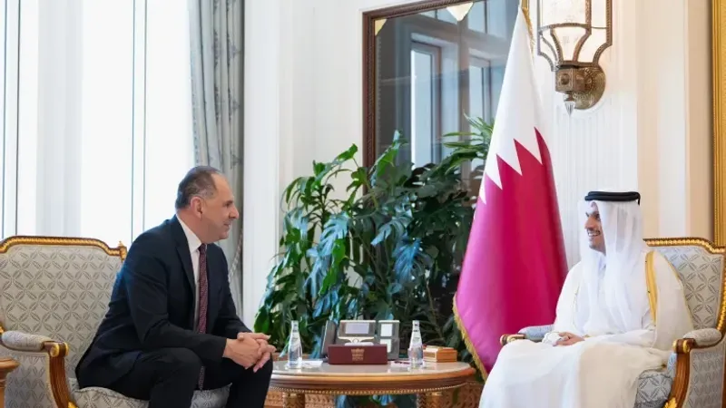 قطر واليونان تبحثان سبل إنهاء الحرب في غزة