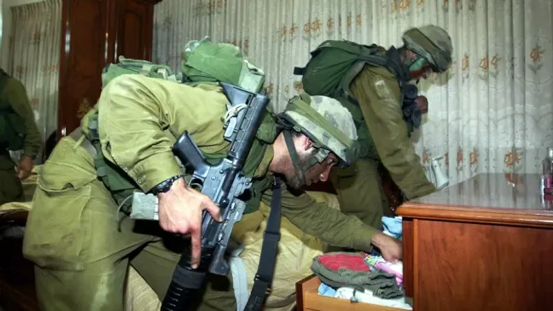 "نادي الأسير": جيش الاحتلال يسرق عائلات الأسرى الفلسطينيين