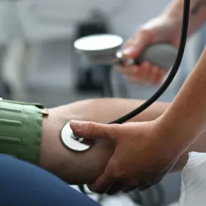ماذا يحدث في الجسم عند انخفاض ضغط الدم؟
