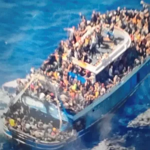 اليونان تحاكم تسعة مصريين بتهمة التسبب في مقتل مئات المهاجرين غرقاً