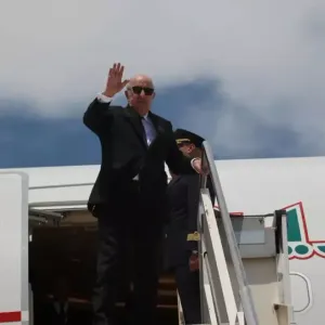 الرئيس تبون يغادر إيطاليا عائدا إلى أرض الوطن