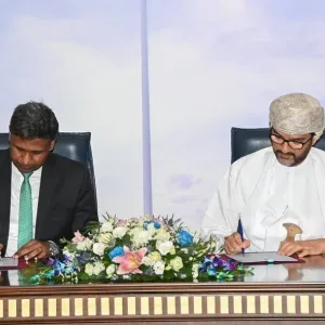 محافظة مسقط توقّع اتفاقية لتطوير مشروع ساحة الخوير بحيّ الوزارات