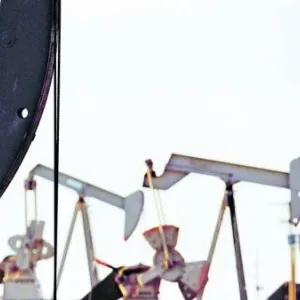 النفط يرتفع 2% في أسبوع وسط مخاوف بشأن الإمدادات
