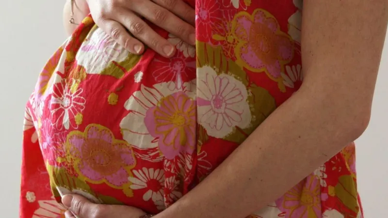 الحمل خارج الرحم.. حالة نادرة قد تهدد الحياة