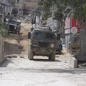 قوات الاحتلال تواصل حصار مخيم طولكرم شمالي الضفة وسط اشتباكات مع مقاومين