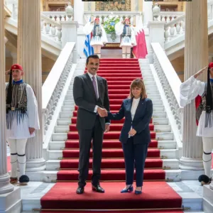 سمو الأمير يعقد اجتماعا مع رئيسة اليونان