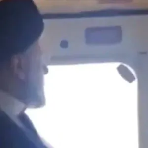 شاهد.. آخر فيديو للرئيس الإيراني مع ممثل خامنئي في المروحية التي تعرضت لحادث