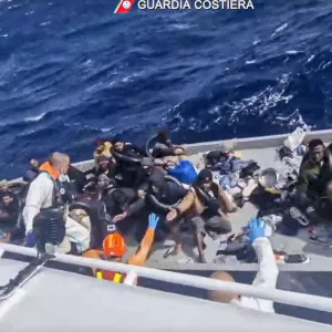 خفر السواحل الإيطالي ينقذ العشرات من المهاجرين وينتشل 9 جثث من بينها جثة طفلة رضيعة