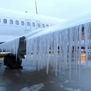 علماء روس يبتكرون طريقة لحماية أسطح الطائرات من الجليد