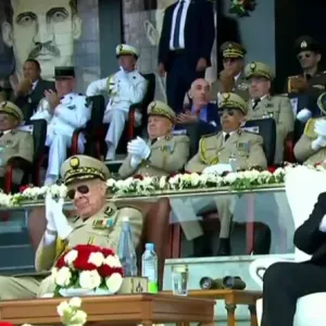 رئيس الجمهورية يتابع عروضا مُبهرة بالأكاديمية العسكرية لشرشال