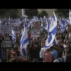 شاهد: "بيبي خطر على وجود البلاد!".. مظاهرات ضد الحكومة الإسرائيلية أمام الكنيست في القدس