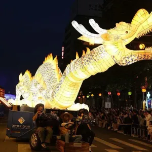 فيديو. كوريا الجنوبية: الآلاف يحيون مهرجان "فانوس اللوتس" احتفالًا بمولد بوذا  https://arabic.euronews.com/culture/2024/05/12/south-korea-lotus-lanter...