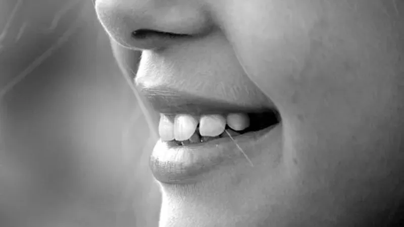 وصفات طبيعية لتبييض الأسنان بخطوات بسيطة.. للحصول على ابتسامة مميزة