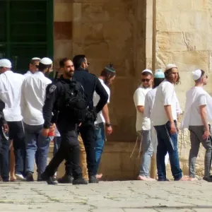 مئات المستوطنين يقتحمون باحات الأقصى في ثالث أيام عيد الفصح اليهودي