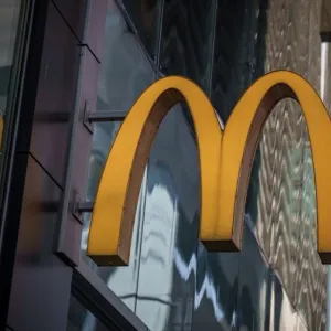 بسبب انخفاض دخل الأمريكيين.. "ماكدونالدز" تقدم وجبة رخيصة في مطاعمها