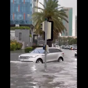 موجة من الطقس السيئ تضرب الإمارات
