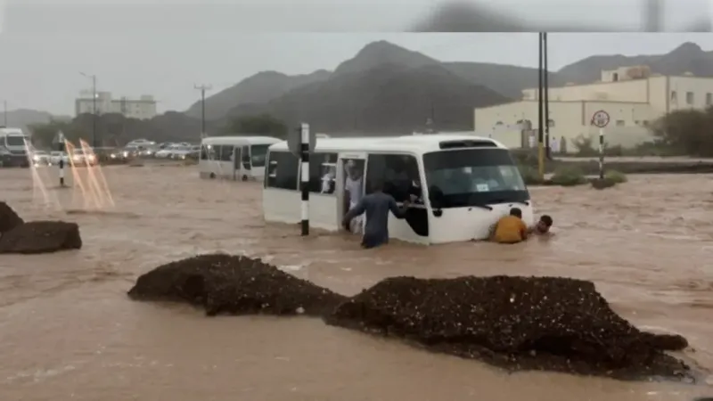 ارتفاع عدد الوفيات جراء الطقس السيئ في سلطنة عمان إلى 21