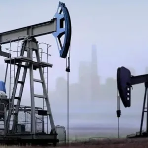 أسعار النفط تتراجع وبرنت عند 83.60 دولارًا للبرميل