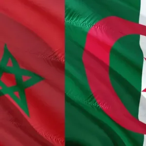بالفيديو.. جزائرية تنسحب من مواجهة مصارعة مغريية بسبب خريطة المغرب