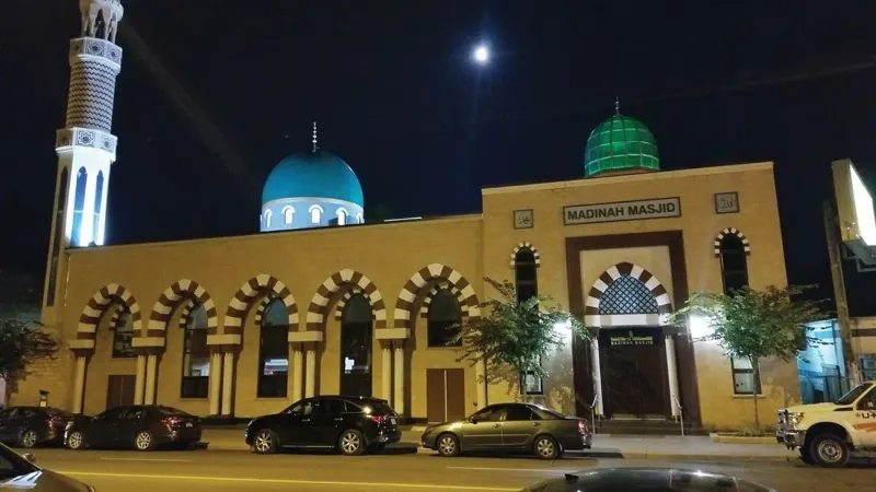 «المدينة» في تورنتو.. يشبه «المسجد النبوي»