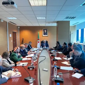 وزارة التجارة تعقد سلسلة اجتماعات هامة مع أعضاء مجلس التجديد الاقتصادي الجزائري